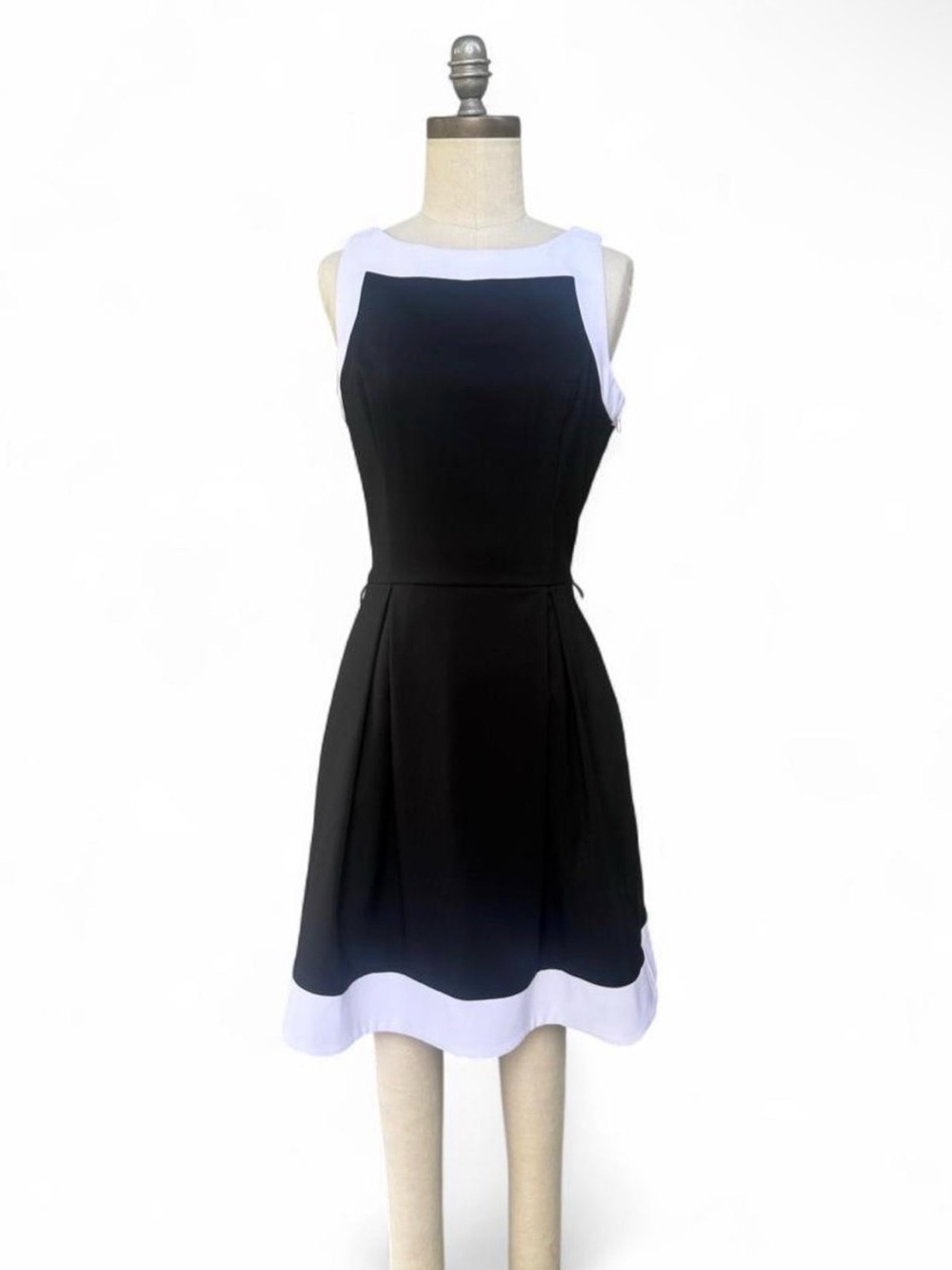 Colorblock black & white stripe knee length sleeveless dress pockets & pleats S4